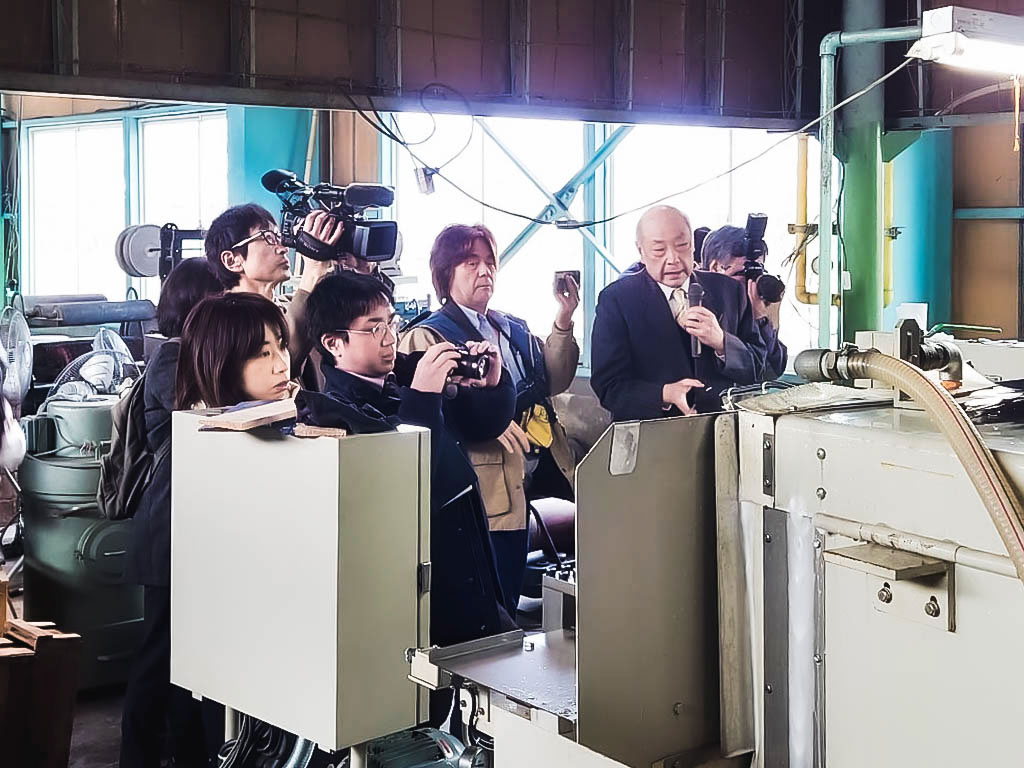 ナイフ自研削加工機