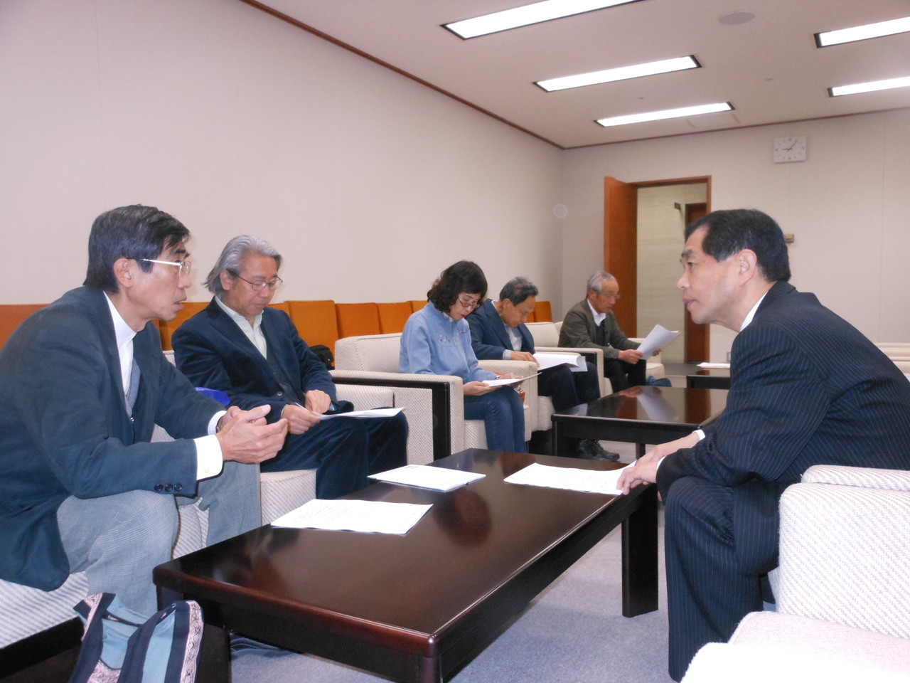 2012.3.22　震災がれき受け入れ問題で自治体へ要請
