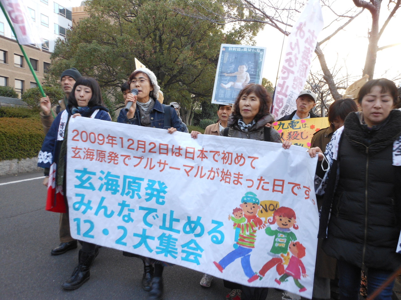 2012.12.2　佐賀県庁へデモ、脱原発への誓いを込めて。