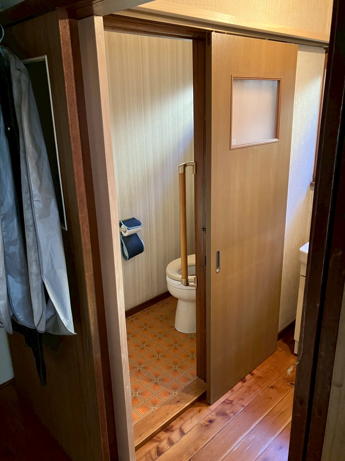 扉の取替え(引き戸へ変更)