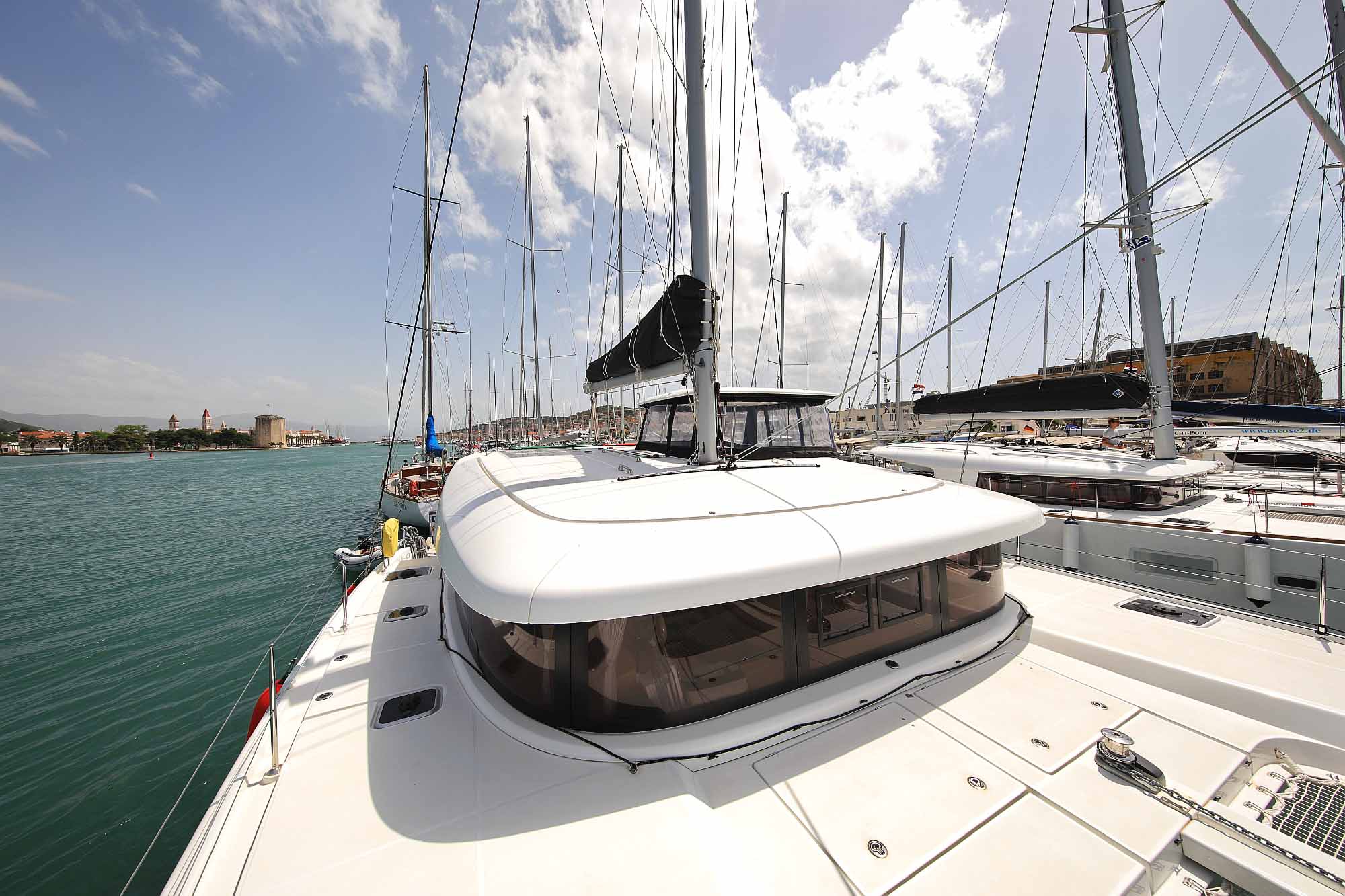 Catamaran Lagoon 42: Ready of booking catamaran training, skipper training, harbor maneuver + docking training