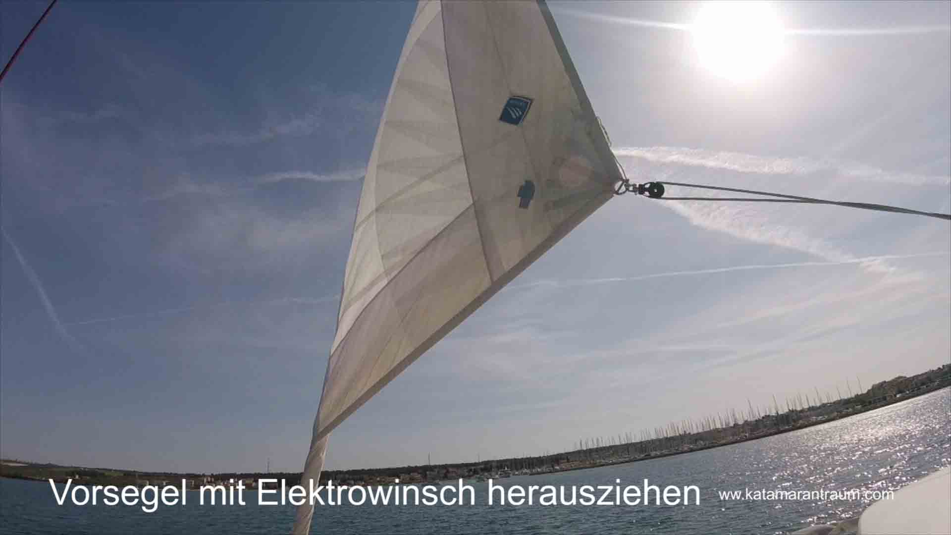 Katamarantraining inklusive das setzen von Vorsegel