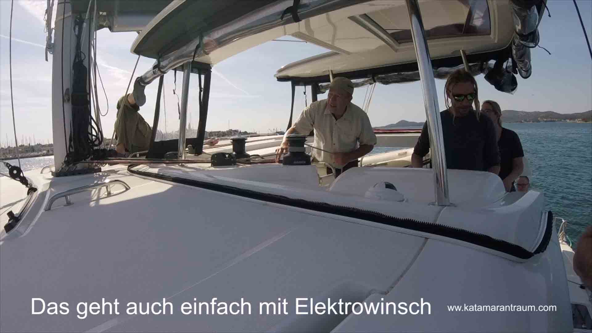 Manfred zieht beim Katamarantraining mit Elektrowisch die Genau raus