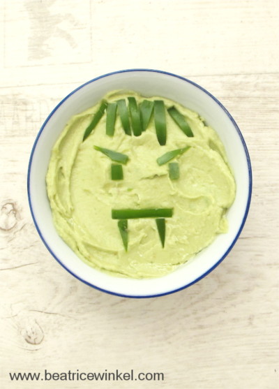 Avocado Hummus in grün