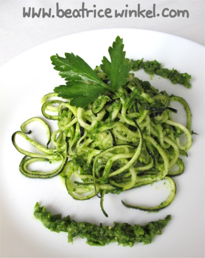 vegan zucchini pasta with parsley-almond-pesto