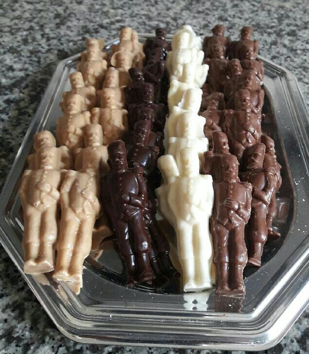 Sapeur Camenbert , en choco lait noir blanc dulcey caramelia