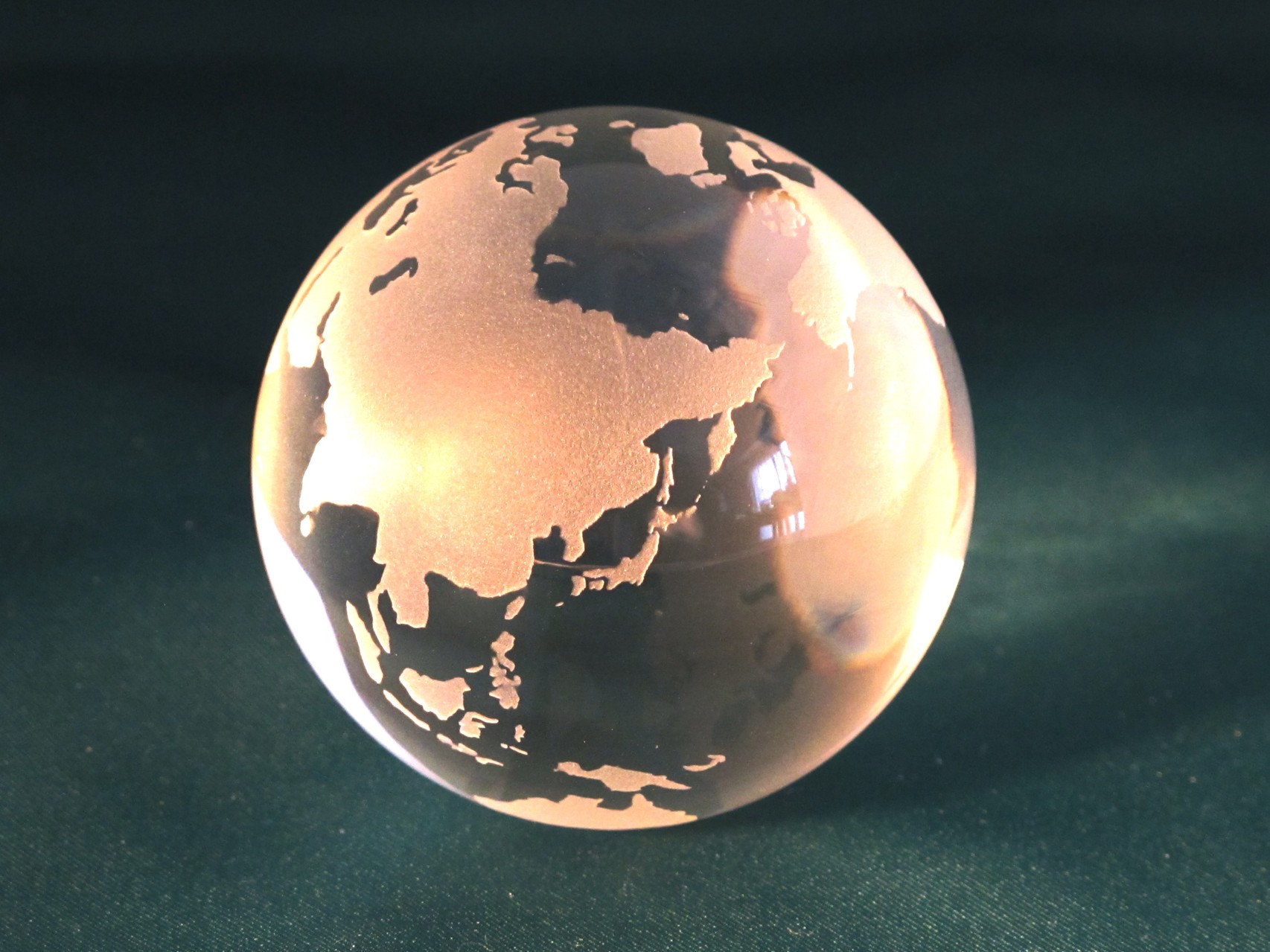 ガラス球を地球にしました。