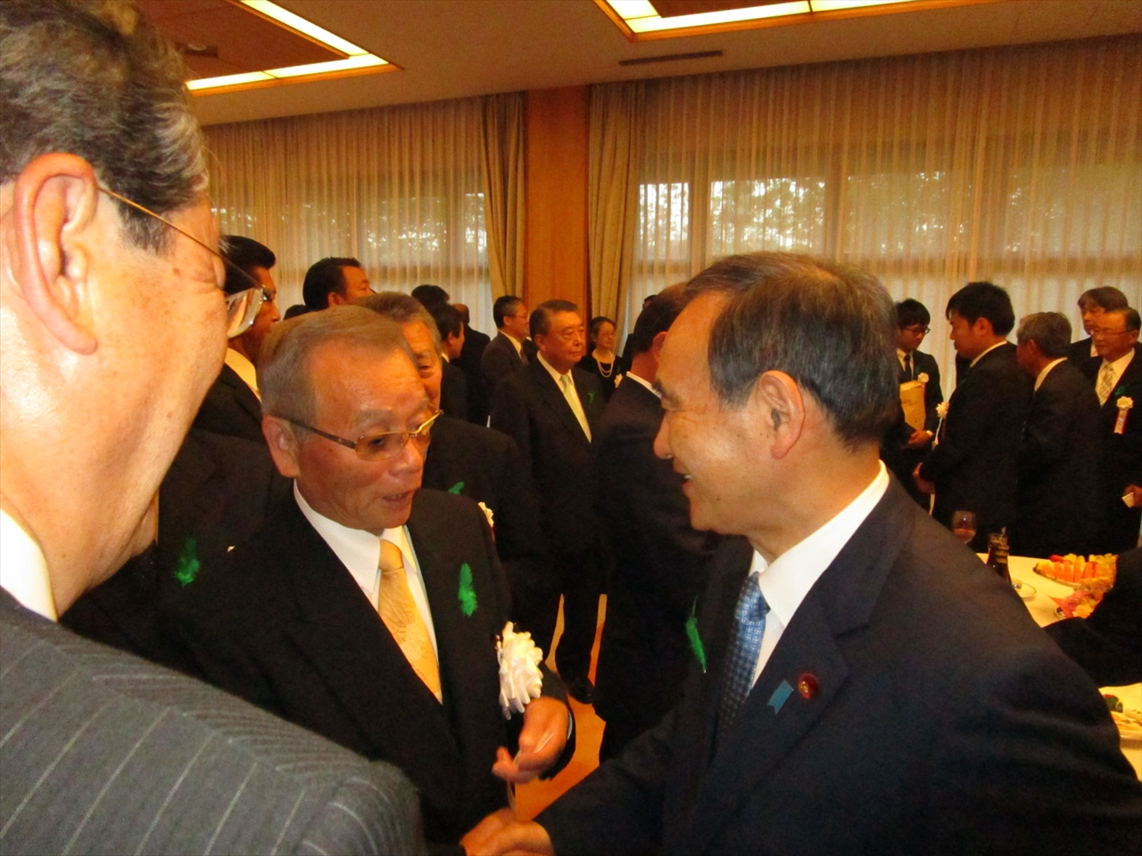 菅官房長官」
