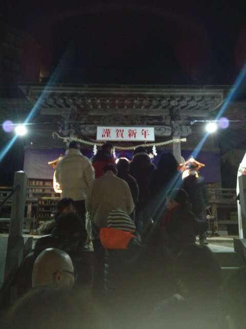 今年も地元の驚神社に年越し参り