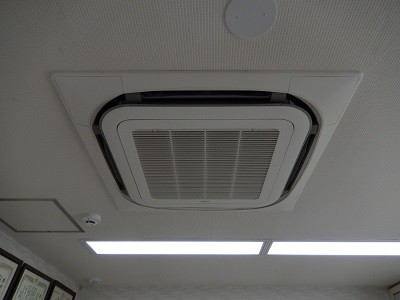 エアコンクリーニング 天井埋め込み4方向型