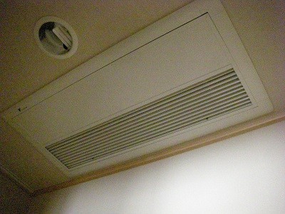 エアコンクリーニング 業務用天井埋め込み1方向型