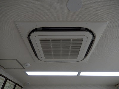 エアコンクリーニング　天井埋め込み4方向型