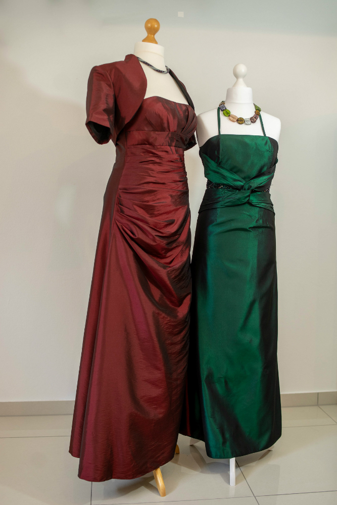 Festmode Fur Frauen Zum Ausleihen Festmodenverleih Und Handgearbeitete Geschenke In Landau