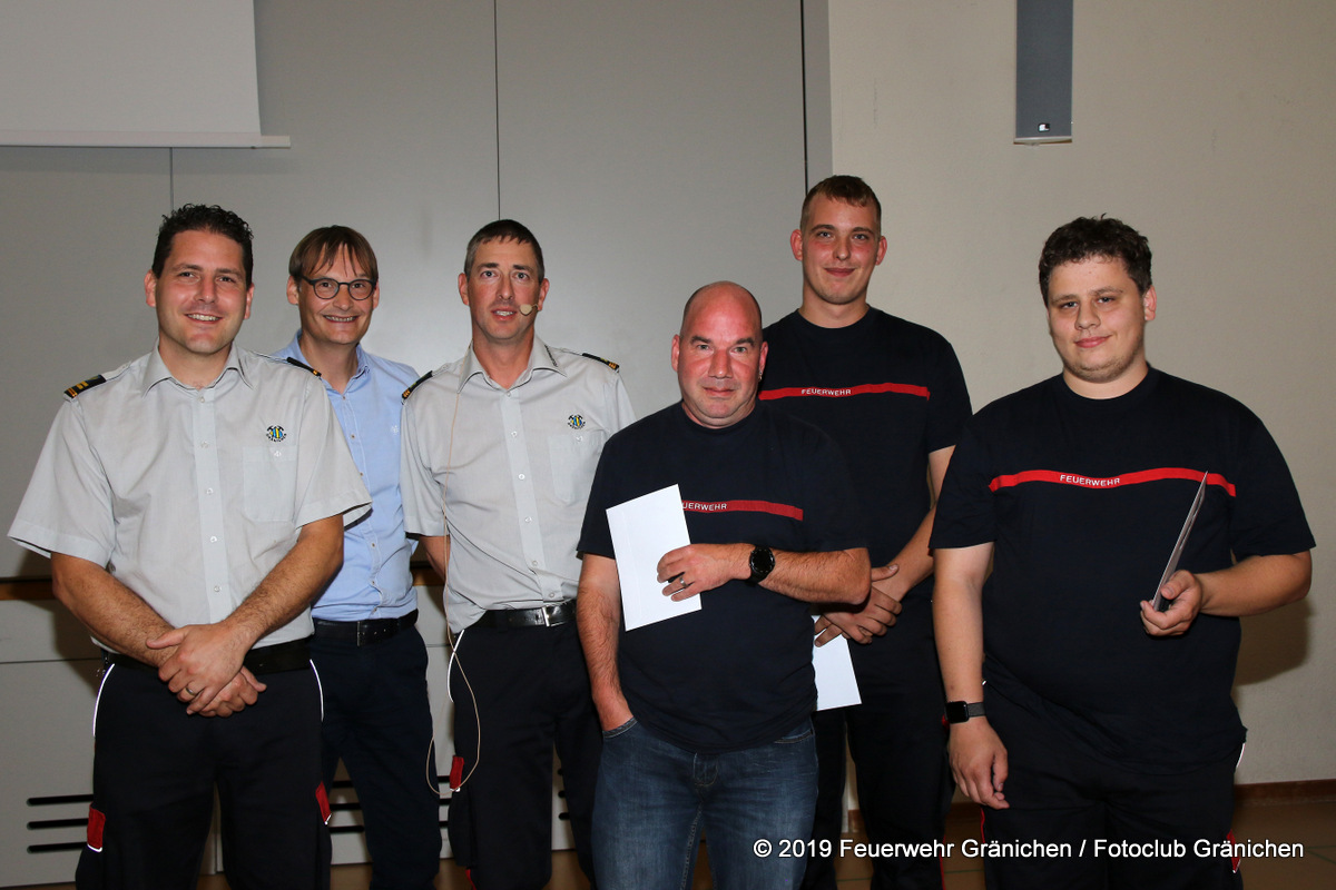 Gruppenbild der Beförderten mit dem Gemeinderat André Muhmenthaler