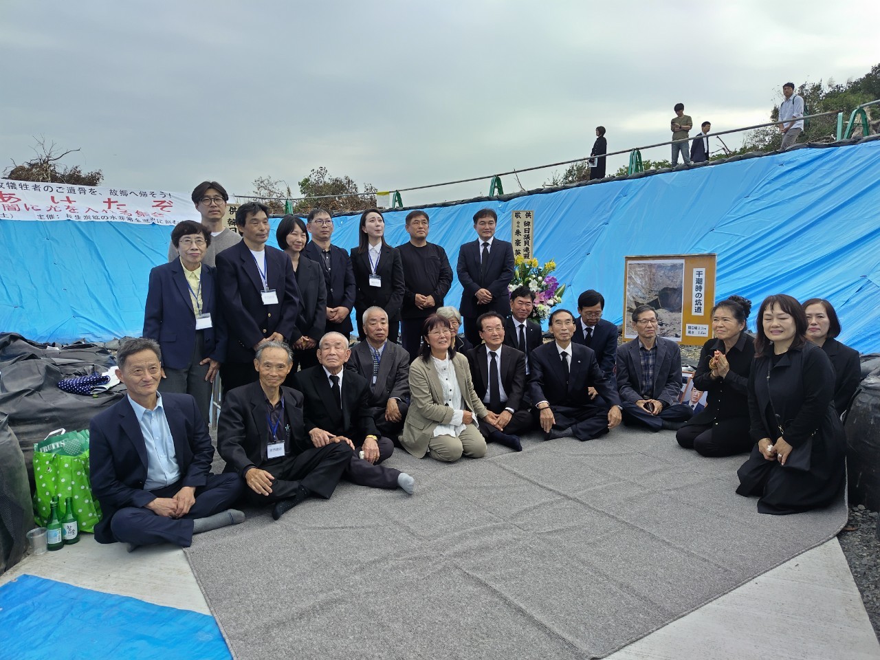 参列遺族集合写真(with「刻む会」代表）
