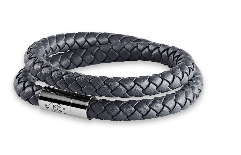Doppeltes geflochtenes Lederarmband 8 mm Durchmesser für Herren in der Farbe Dunkelgrau mit glänzenden Magnetverschluss aus Edelstahl und Crazy Frog Logo auf dem Verschluss