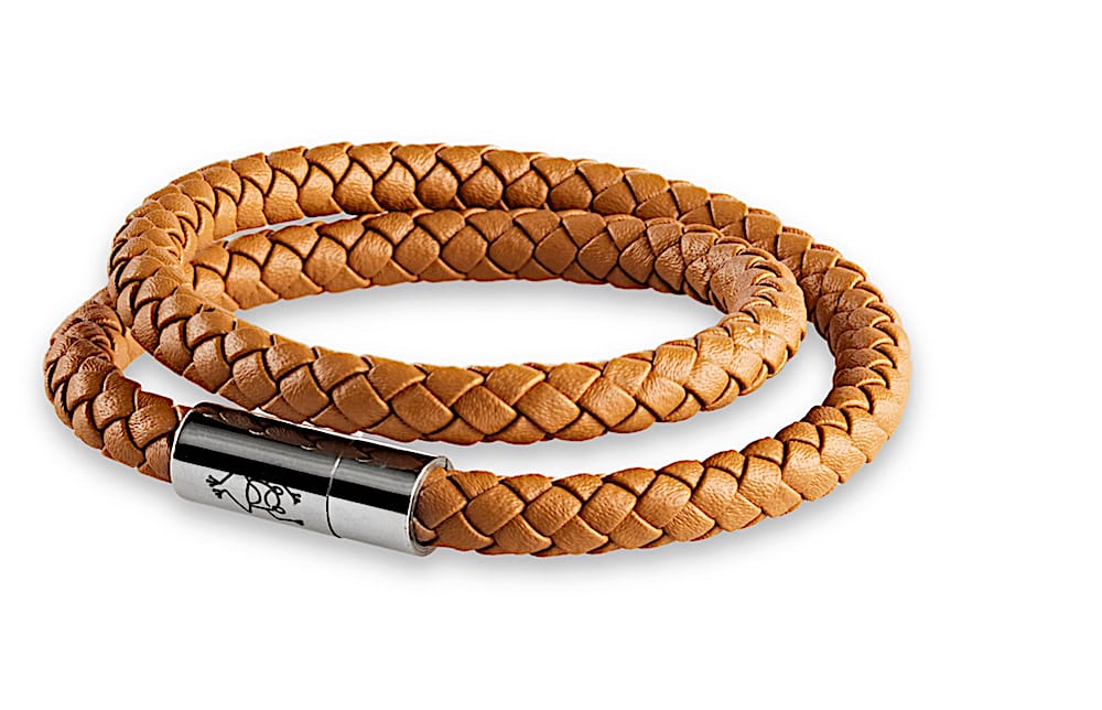 Doppeltes geflochtenes Lederarmband 6 mm Durchmesser für Damen in der Farbe Hellbraun mit glänzenden Magnetverschluss aus Edelstahl und Crazy Frog Logo auf dem Verschluss