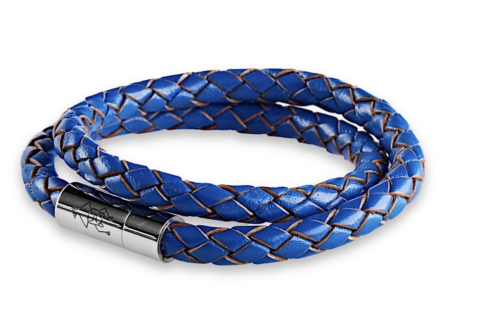 Doppeltes geflochtenes Lederarmband 6 mm Durchmesser für Damen in der Farbe Blau mit glänzenden Magnetverschluss aus Edelstahl und Crazy Frog Logo auf dem Verschluss