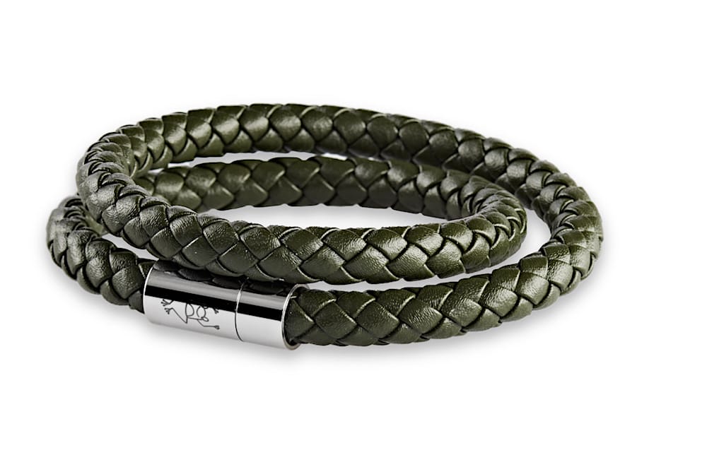 Doppeltes geflochtenes Lederarmband 8 mm Durchmesser für Herren in der Farbe Dunkelgrün mit glänzenden Magnetverschluss aus Edelstahl und Crazy Frog Logo auf dem Verschluss