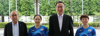パリ五輪出場選手とコーチを激励