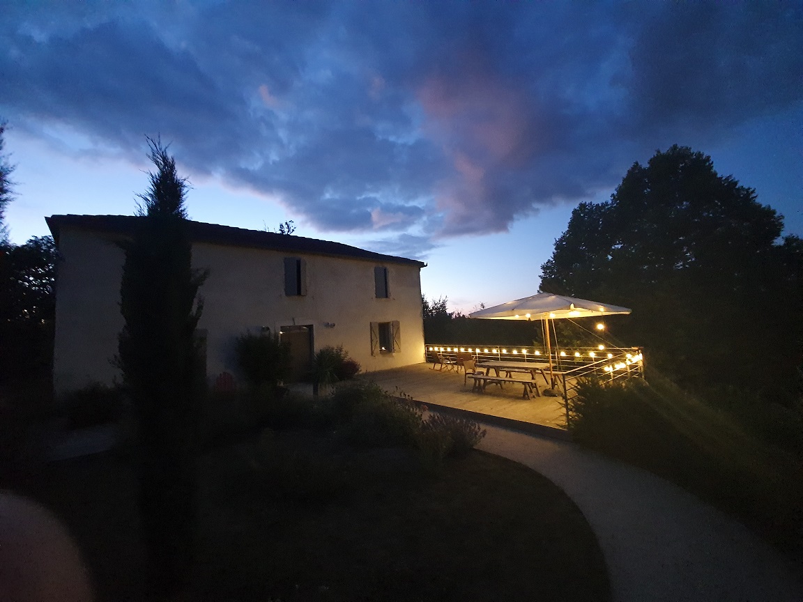La nuit tombée, ambiance guinguette 