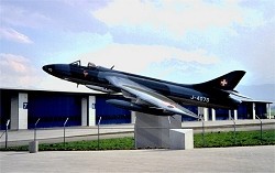 Hunter J-4070, beim Flugplatz Emmen (Patrouille Suisse Homebase) (Foto: Hans-Ruedi Maibach)