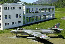 Hunter J-4018 aufgestellt Flugplatz Interlaken (Foto :Urs Stoller)