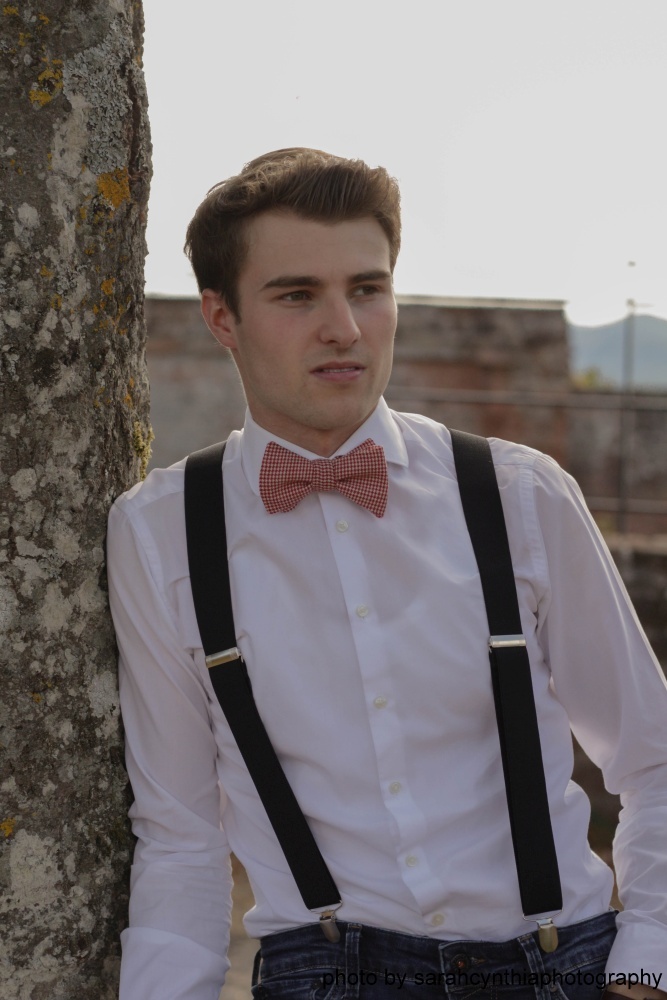 rot weiße fliege zum selbstbinden auf hosenträger