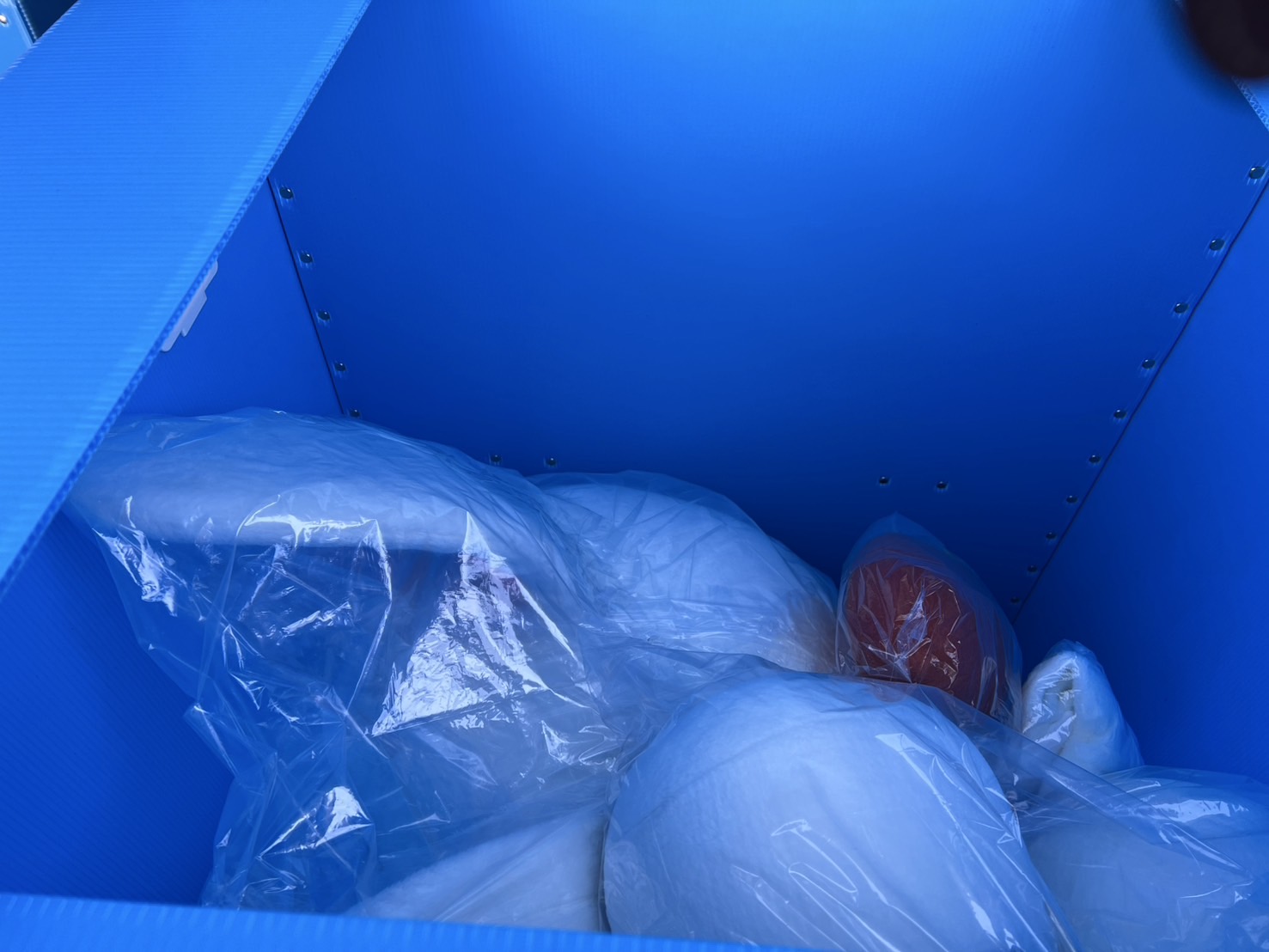 着ぐるみの保管・運搬に最適！オーダーメイドのプラスチック製ダンボール
