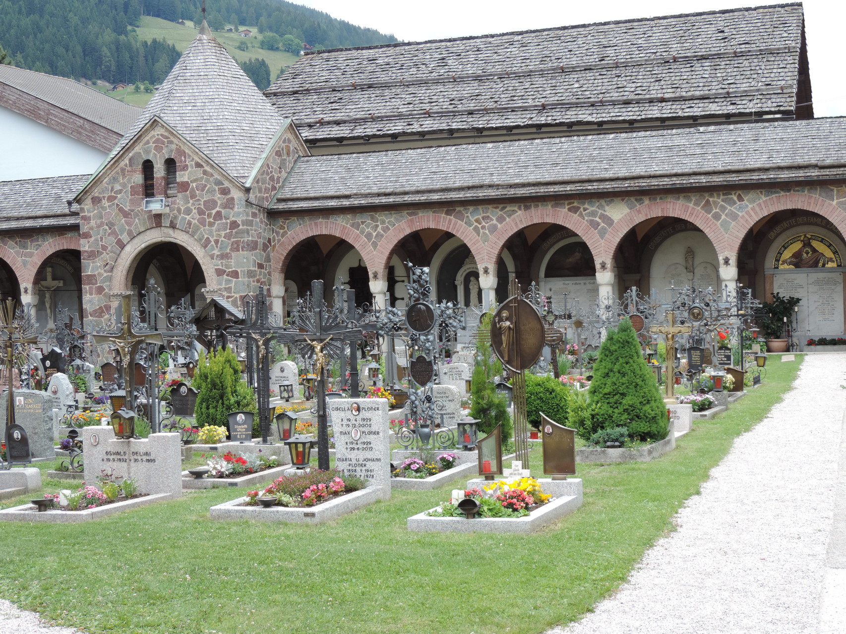 Friedhof rund um den Stift