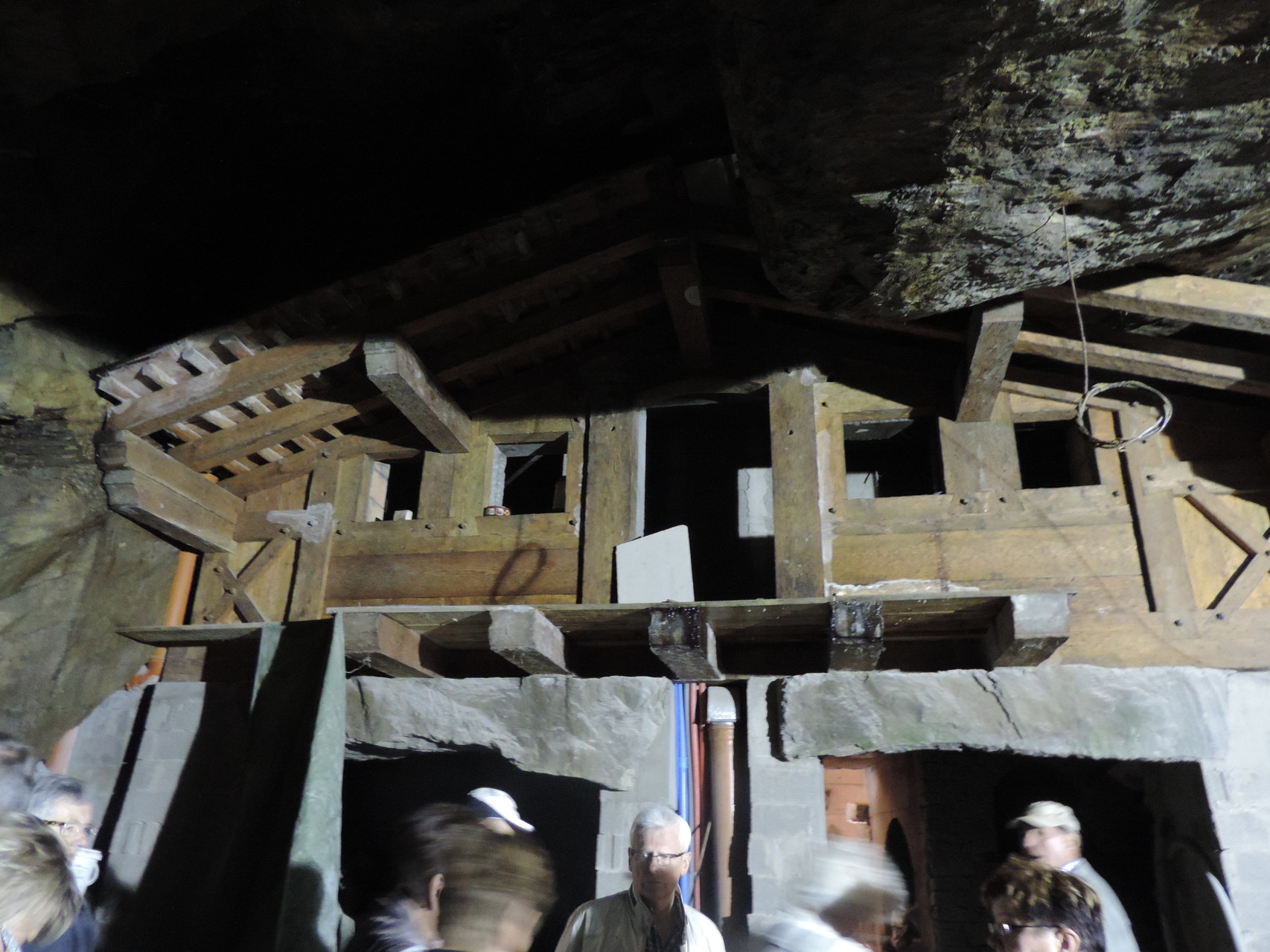 die neue Eventhöhle unter den Himbeeren und hinter der Theke