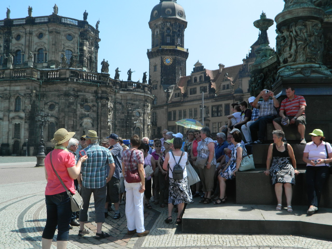 Vor dem Schloß, Zwinger und Semperoper in Dresden