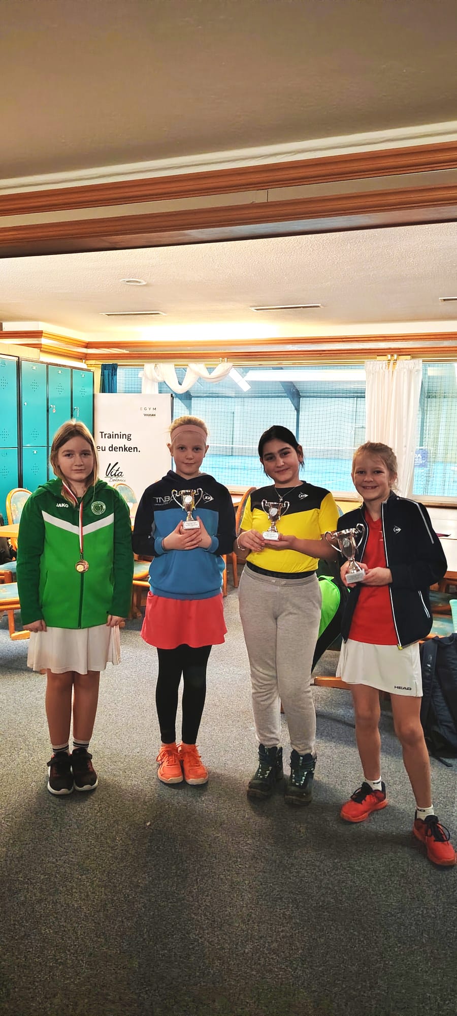Regionsmeisterschaften Jüngste U10, 1.Platz Carla(re.),  3.Platz Alexia(2.v.r.)