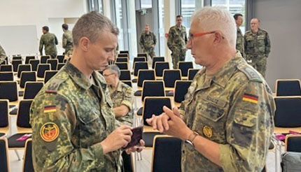 Gesichter des Lebens Fotoausstellung im Ausbildungszentrum des Cyber- und Informationsraum der Bundeswehr