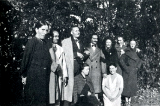 9th Nov.1936 at the Chateau de Galluis. Kitty, Kaka, Alfredo, Baba, Consuela, Norina & Margaret. Kneeling (L-H) Patricia Terwowska ( private secretary/companion ) and Gana in very pale tones. Elizabeth Patterson took this photo.