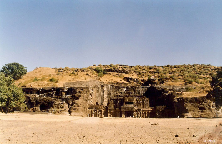 Kailasha Temple : Cave 16 - entance, Ellora. Photo taken by Anthony Zois - 1989