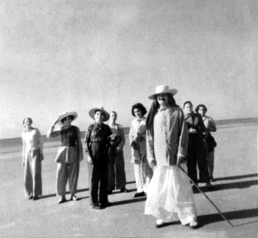 1952 ; On the beach at Myrtle Beach, SC. - Mehera is wearing dark pants to the left of Baba
