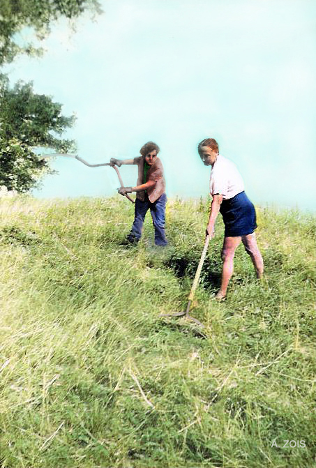 Agnes ( left ) with Margaret Craske doing some work. Image colourized by Anthony Zois