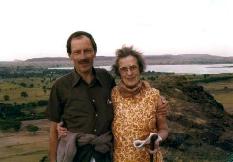Courtesy of Kelvin & Jill Hobbs - Hilda with her son Anthony on top of Seclusion Hill, India