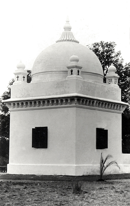 Mandla shrine, 1940. Courtesy of the Jessawala Collection - AMB Archives, Meherabad, India.