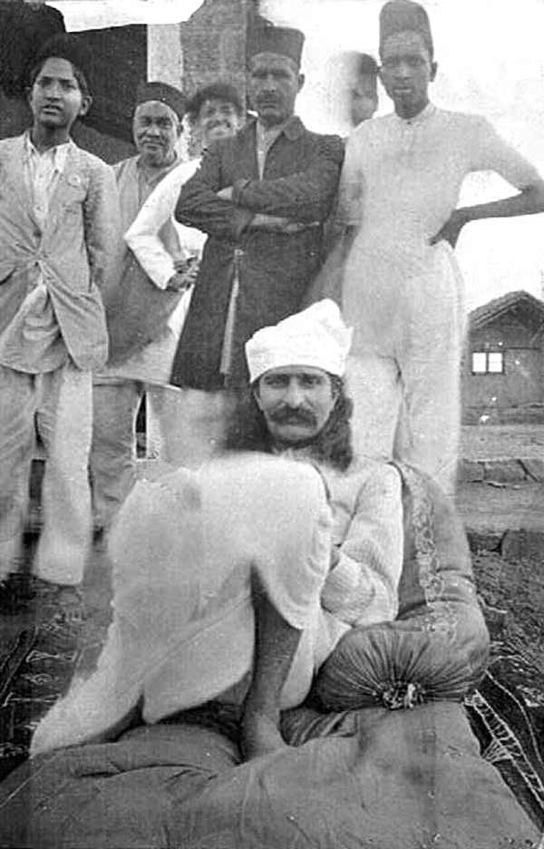 1929 : Baidul is behind Meher Baba at Meherabad, India. Courtesy of Lord Meher  Vol.2  p.620