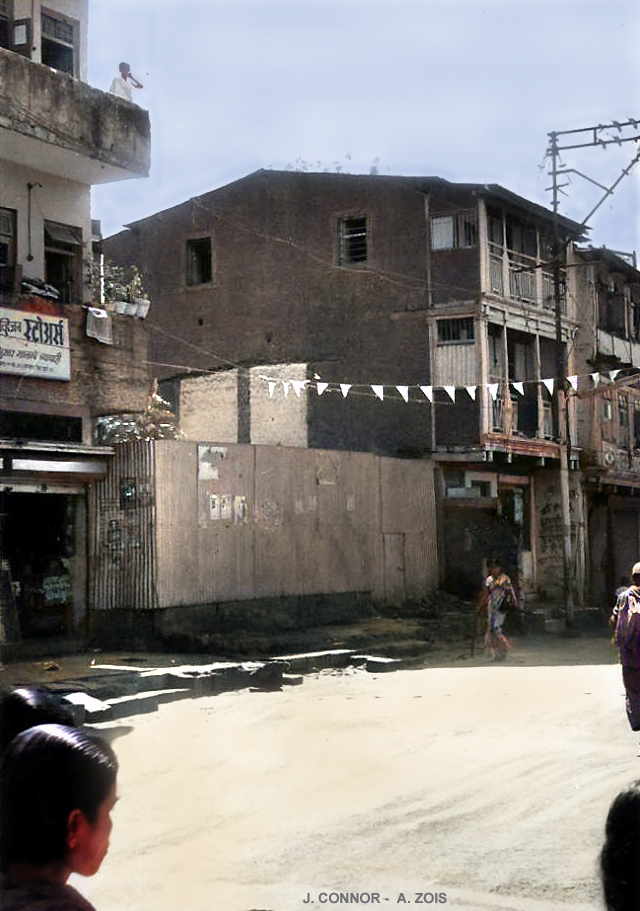 1976 : Site of the Kasba Peth Toddy Shop in Poona (vacant lot) in Poona. Photo taken by John Connor, colourization by Anthony Zois.