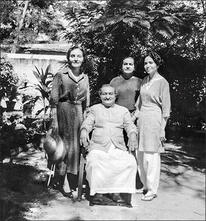 Baba with Mehera, Naja and Mani at Meherazad, 1959