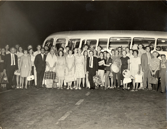 1969 : Australian Meher Baba group newly arrived at Bombay Airport