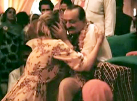 India mid-1960s ; Wendy embracing Meher Baba