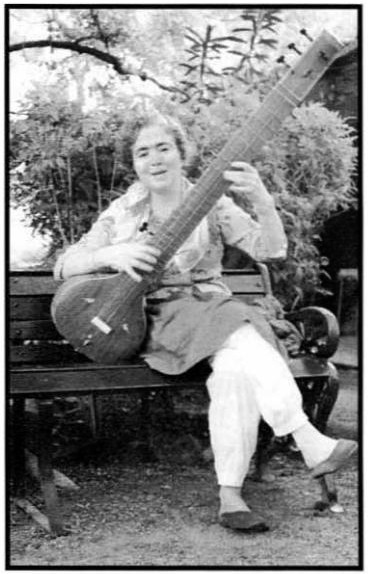 Mani playing sitar ; Courtesy of LSLP 1997