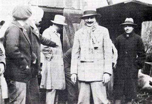 ( L to R ) Elizabeth Patterson Norina Matchabelli, Chanji, Meher Baba and brother Jal.