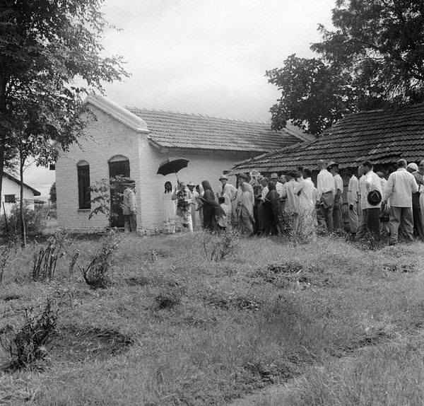 MSI Collection ; India 1954 - Fred is in the middle