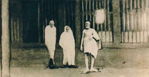 Photo shows Upasni with Mahatma Gandhi
