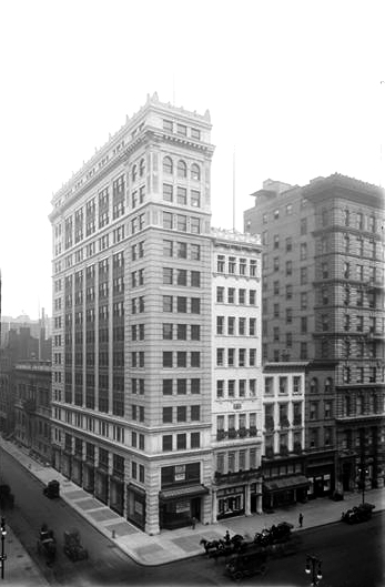 516 5th Avenue at the N.W. corner of 43rd Street. 1915 exterior